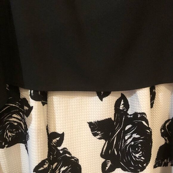 Sami & Jo Sz S Black Sleeveless Flowy Large Floral Rose Summer Dress - Picture 3 of 6
